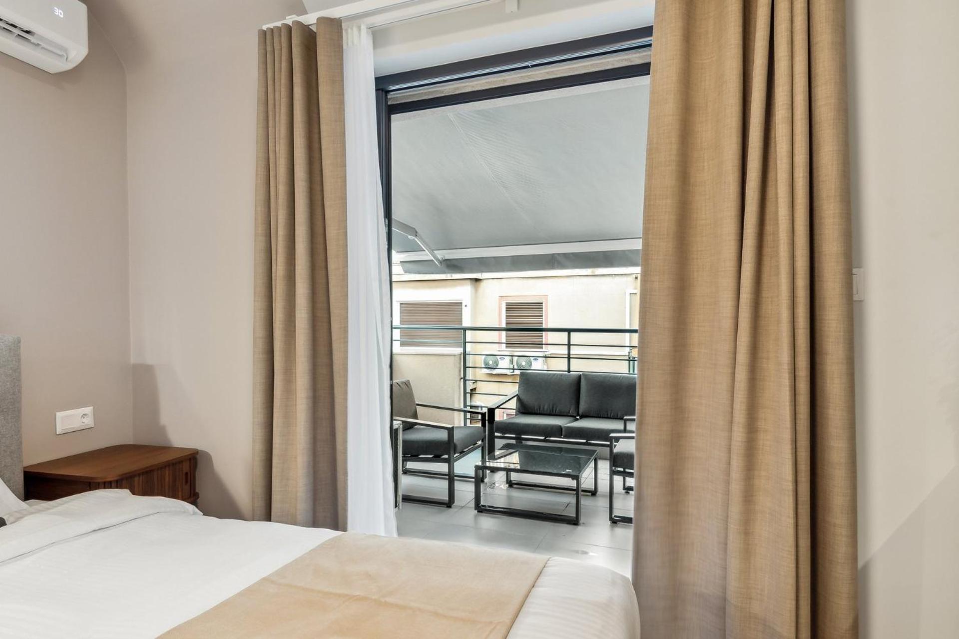 Limehome Athens Solonos City Center ภายนอก รูปภาพ