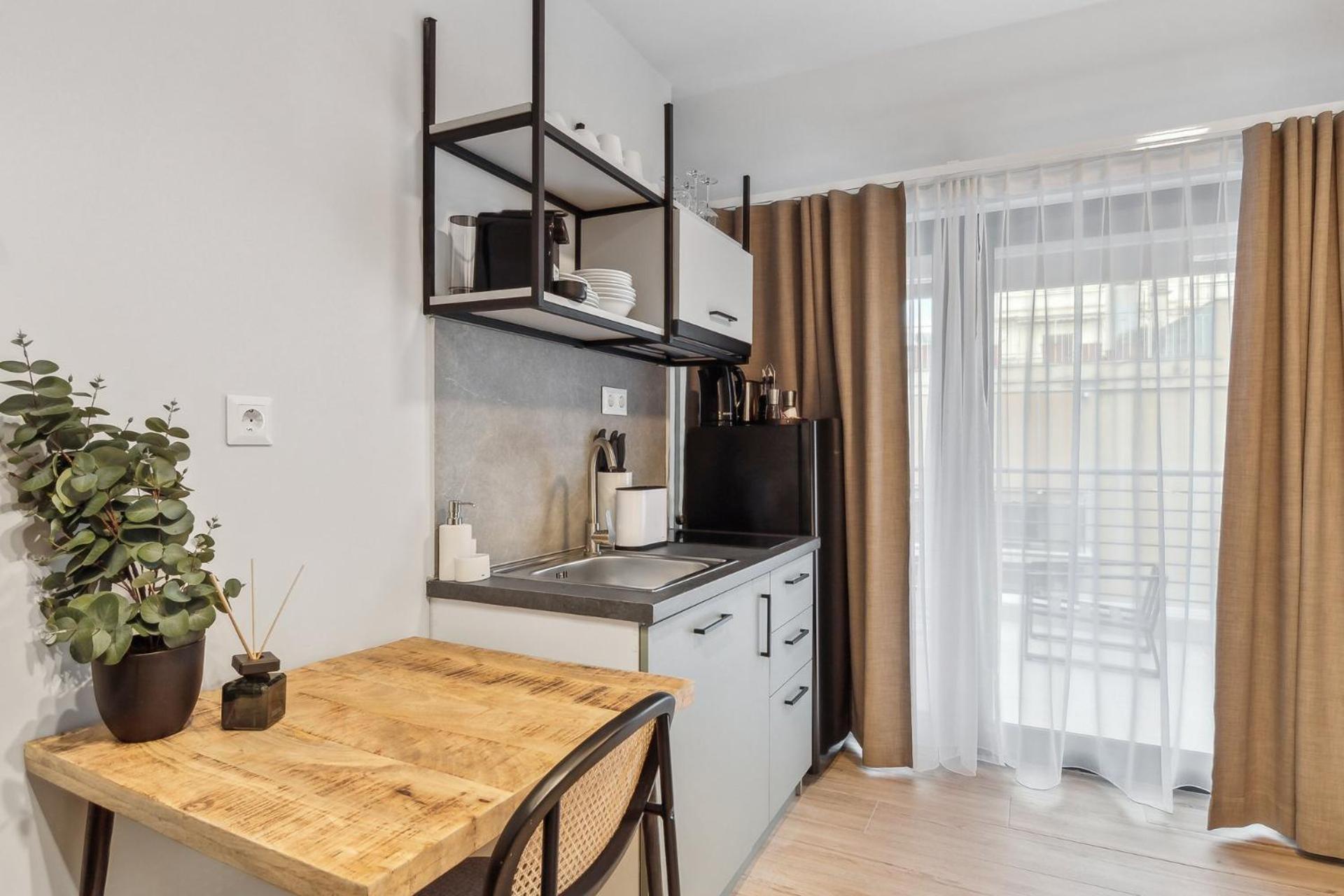 Limehome Athens Solonos City Center ภายนอก รูปภาพ