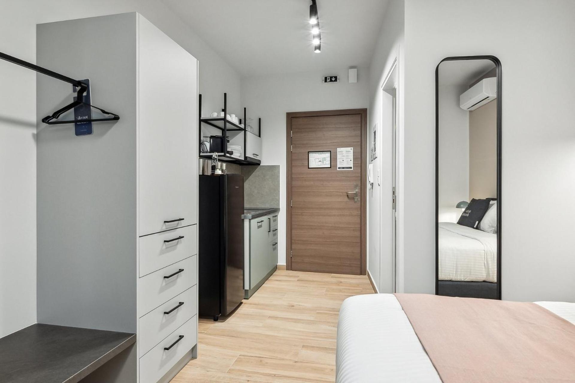 Limehome Athens Solonos City Center ภายนอก รูปภาพ