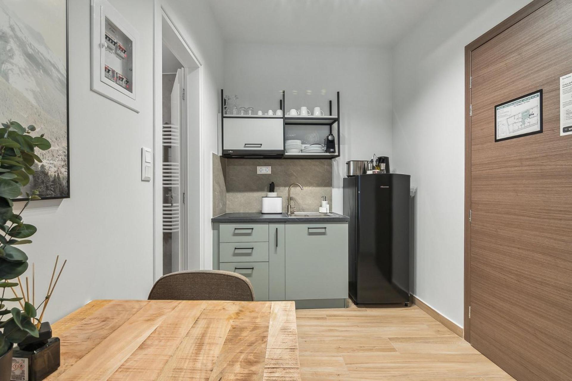 Limehome Athens Solonos City Center ภายนอก รูปภาพ